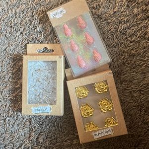 Push pins & thumb tacks